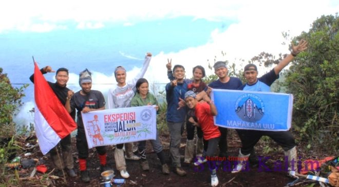 Saat tim ekspedisi dari KPA Kabupaten Mahakam Ulu berada di puncak Gunung Batoq Ayau, Kecamatan Long Bagun.