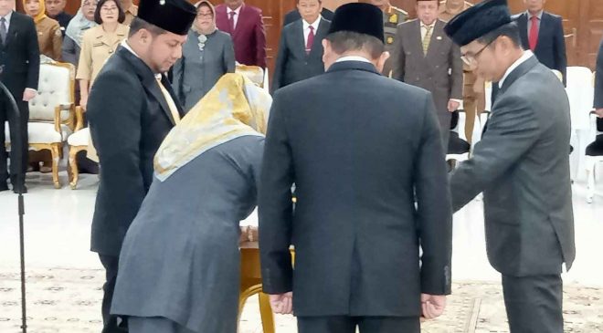 BALIKPAPAN, Swarakaltim.com - Walikota Balikpapan melantik dan mengambil sumpah Direktur Rumah Sakit Umum Daerah beriman Kota Balikpapan dr. Ifransyah Fuadi, Sp.PD. Adapun Direktur RSUD Beriman ini merupakan tenaga Profesional.