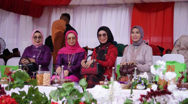 Ny Waris Husain, Aminah Amins, Puji Setyowati Jaang dan Sri Lestari Nusyirwan