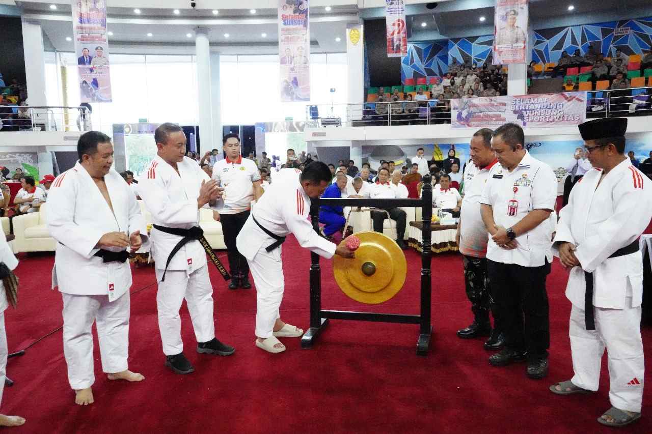 Kapolda Kaltim, Buka Kejuaraan Judo Meriahkan HUT Bhayangkara 
